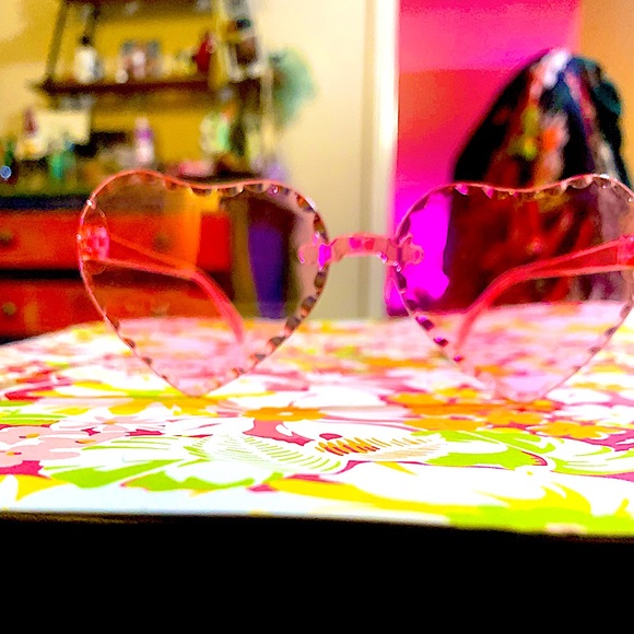 Rare set of 2 Heart Shaped Sunglasses. 1 Pink💖1Red❤️ - Picture 6 of 6